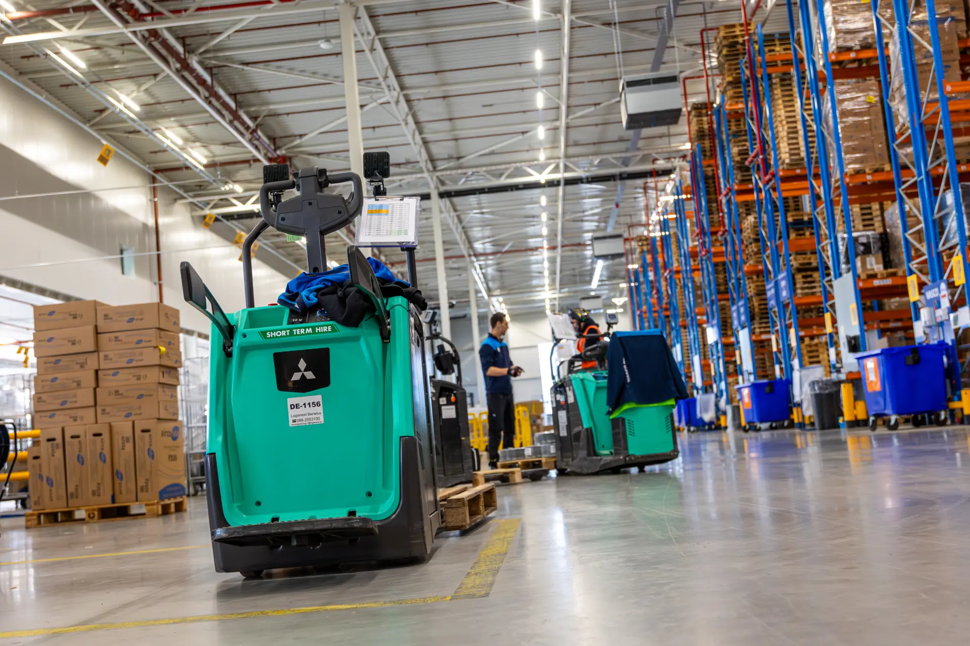 Magazijn met huurtrucks